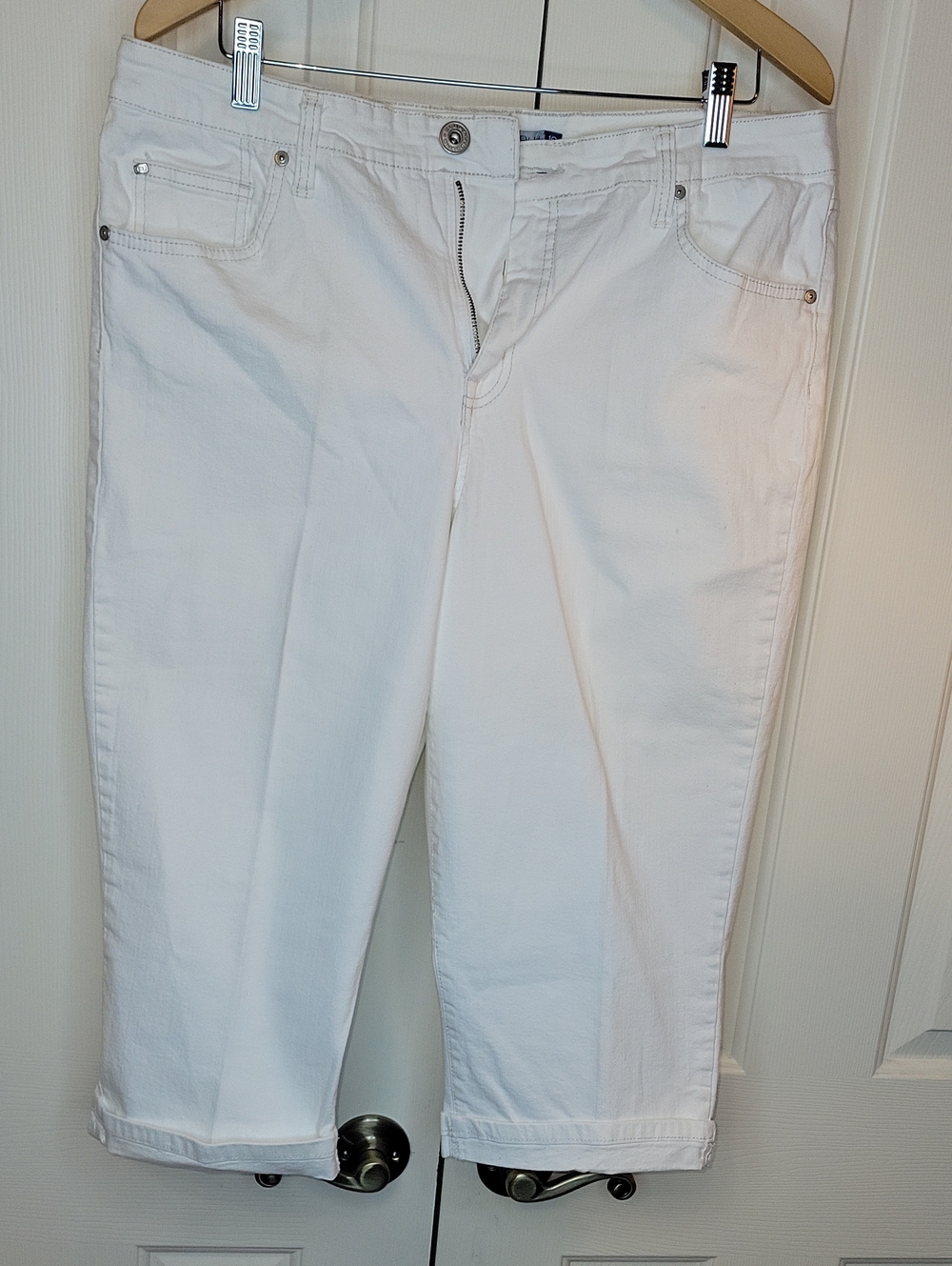 Women's White Capris - Clean Mid-Rise Cropped Pants